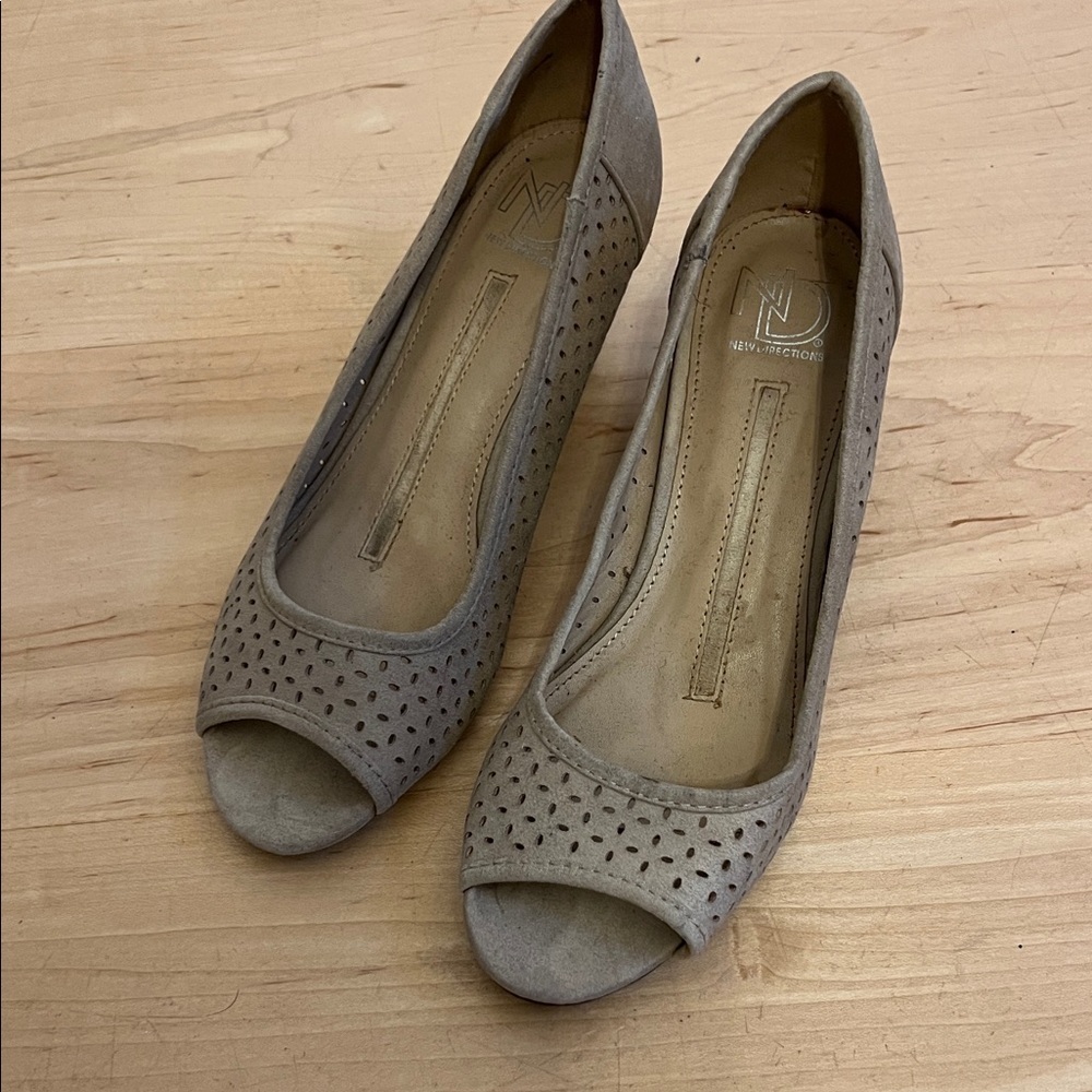 New Directions Women's Taupe Peep Toe Flats